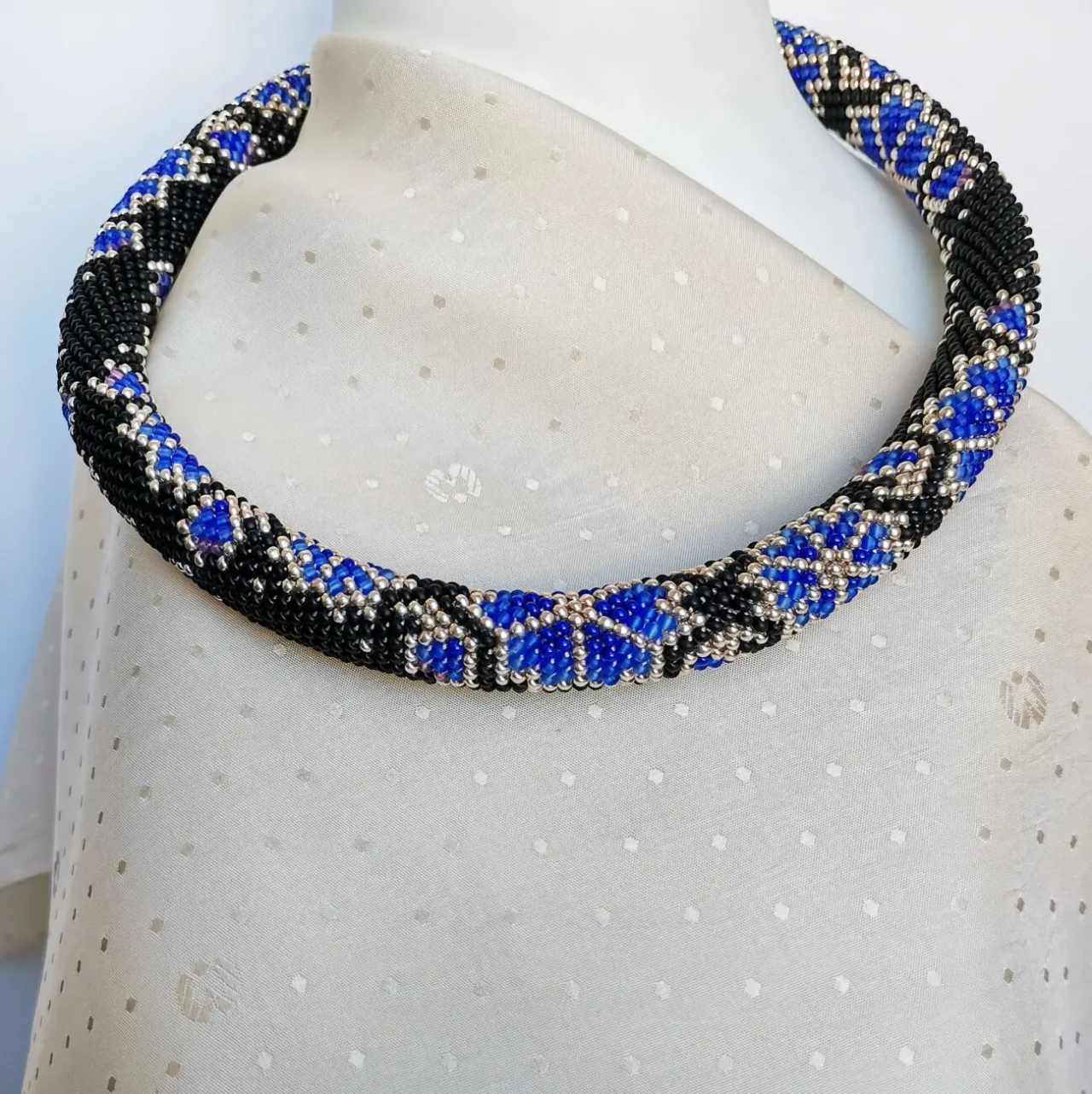 Прикраса із бісеру кольє-джгут Сапфірове полум'я 6