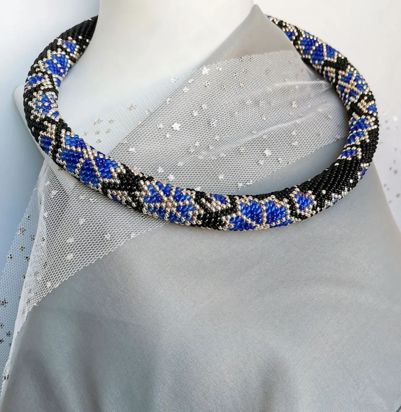 Прикраса із бісеру кольє-джгут Сапфірове полум'я 4