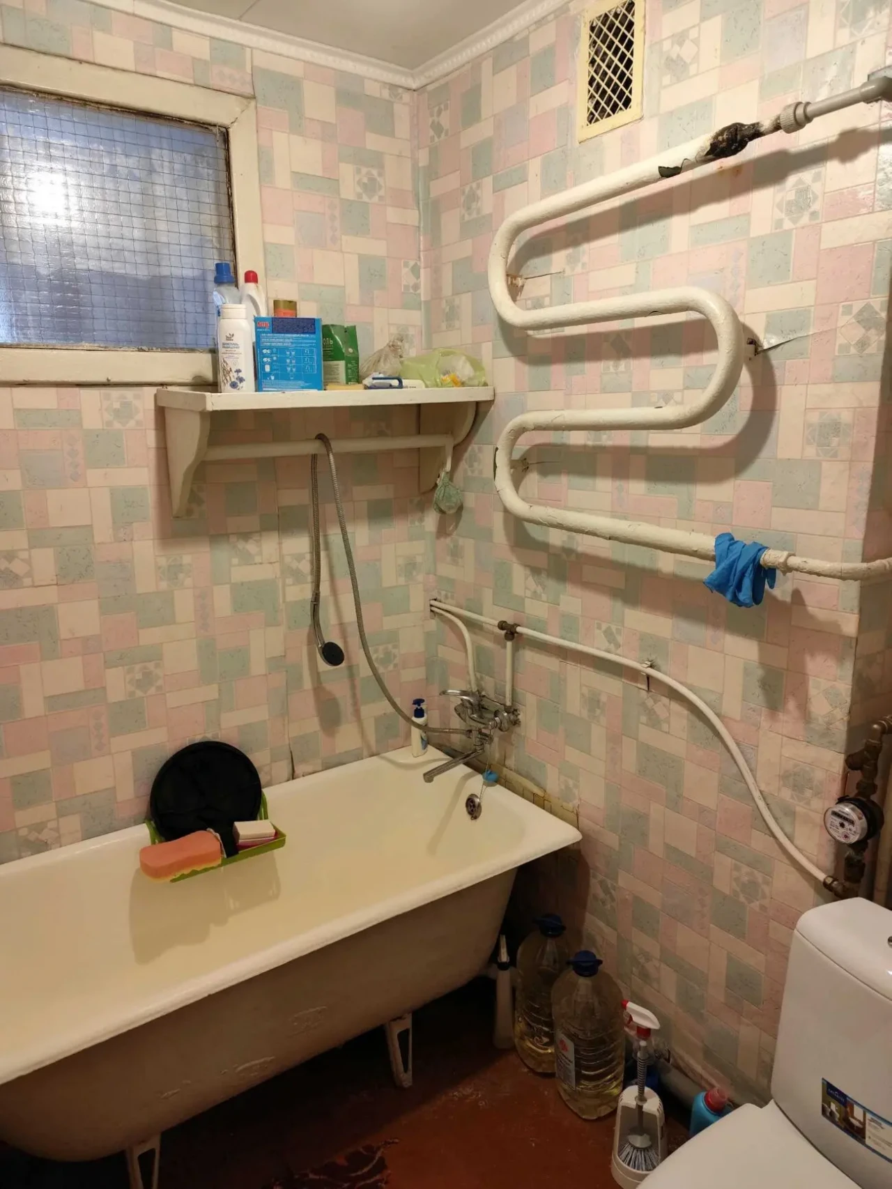 Продам 2х кімнатну квартиру, третій поверх 4 поверхового будинку. 8