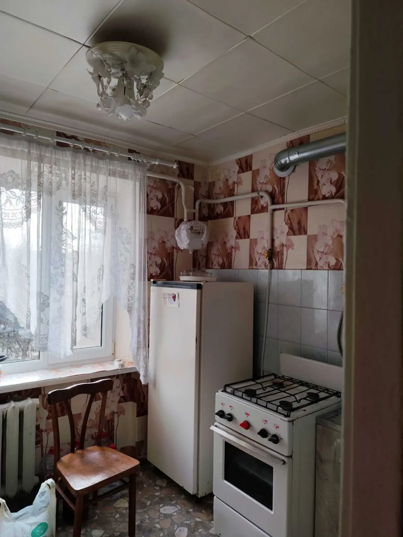 Продам 2х кімнатну квартиру, третій поверх 4 поверхового будинку. 6