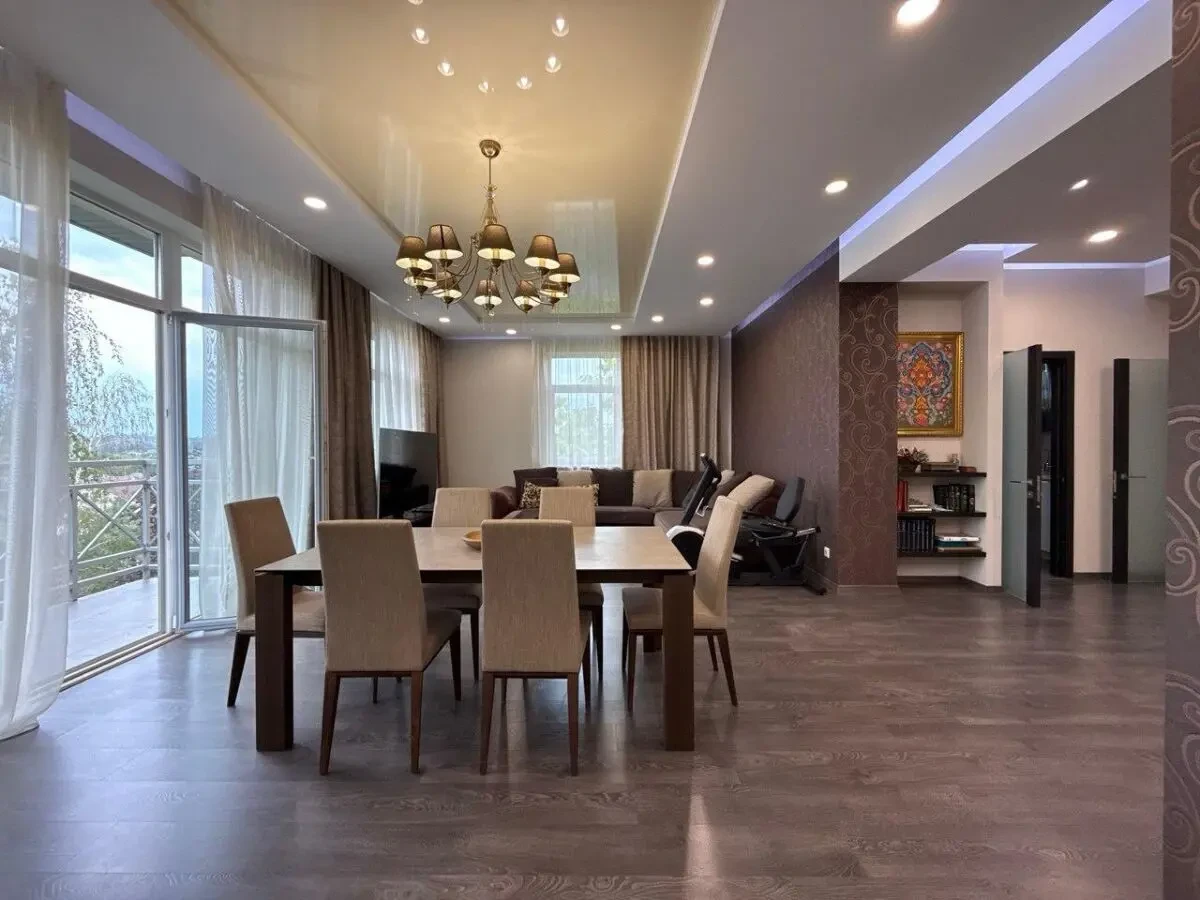 Продам 3к квартиру 130м2 в ЖК Европейский. Приднепровск 4