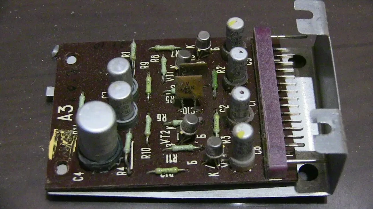 Модуль А3 от Магнитофона Сатурн 202-2 Бобиник. Рабочее состояние.