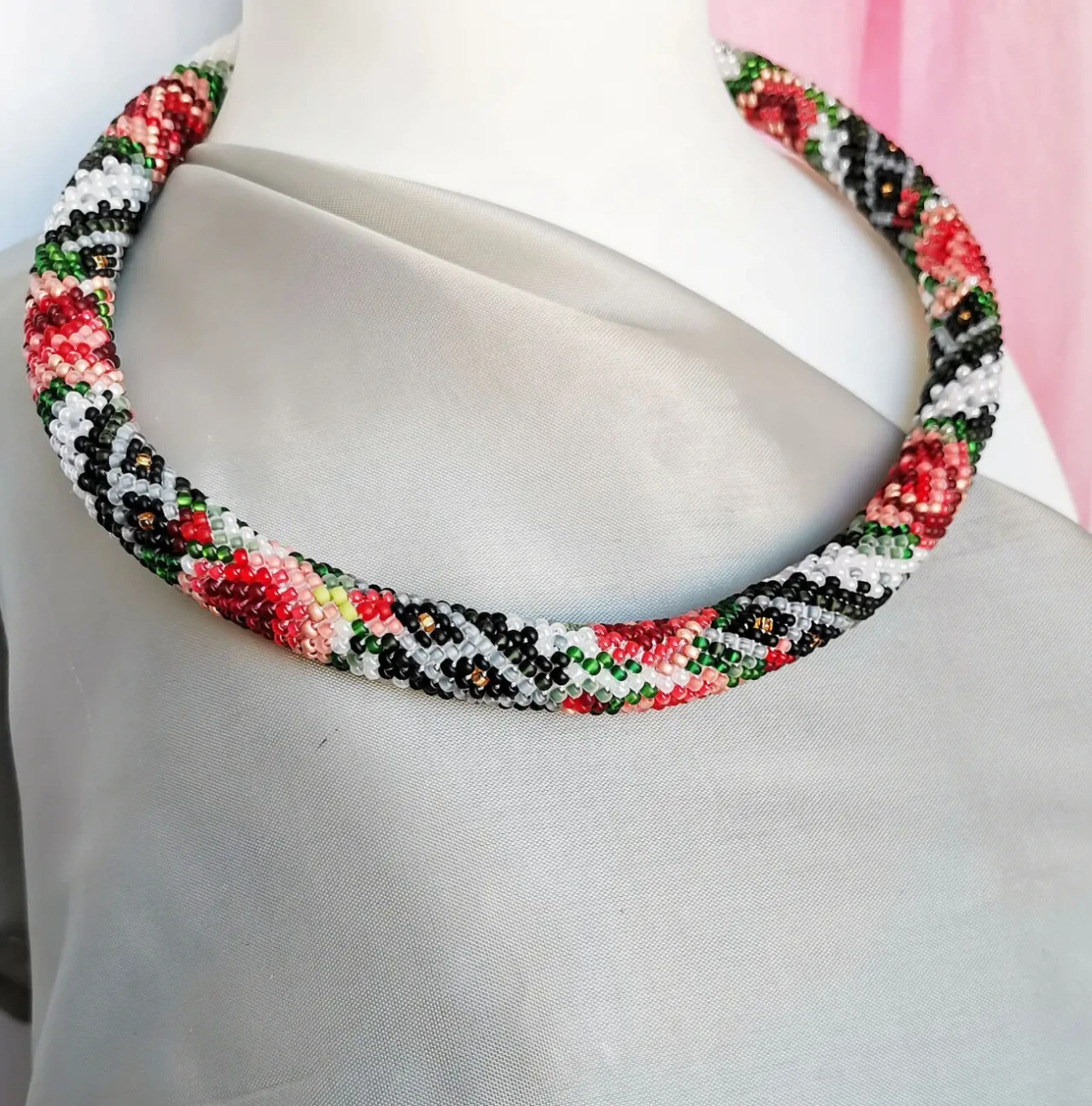 Прикраса із бісеру кольє-джгут Берегиня 3