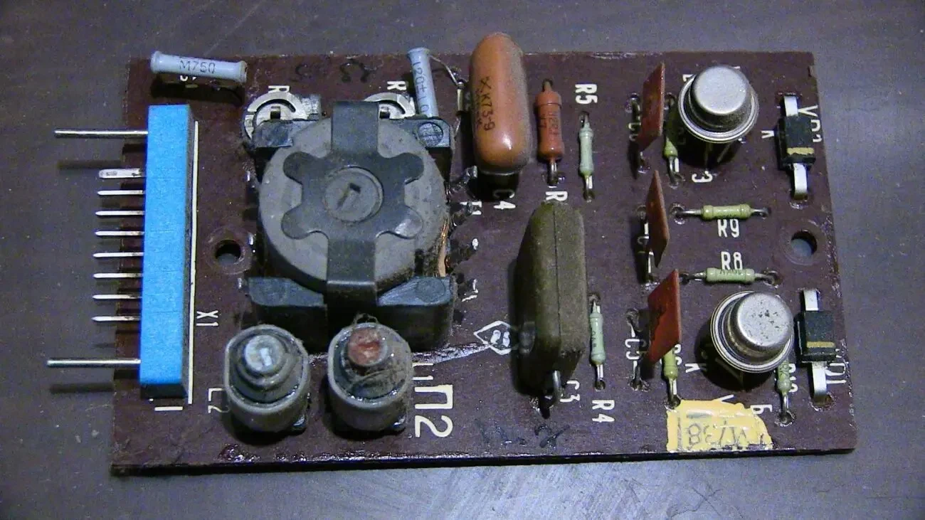 Модуль П2 от Магнитофона Сатурн 202-2 Бобиник. Рабочее состояние.