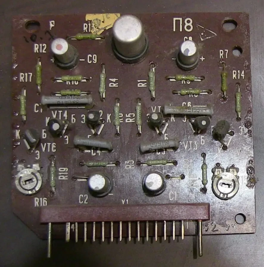 Модуль П8 от Магнитофона Сатурн 202-2 Бобиник. Рабочее состояние.