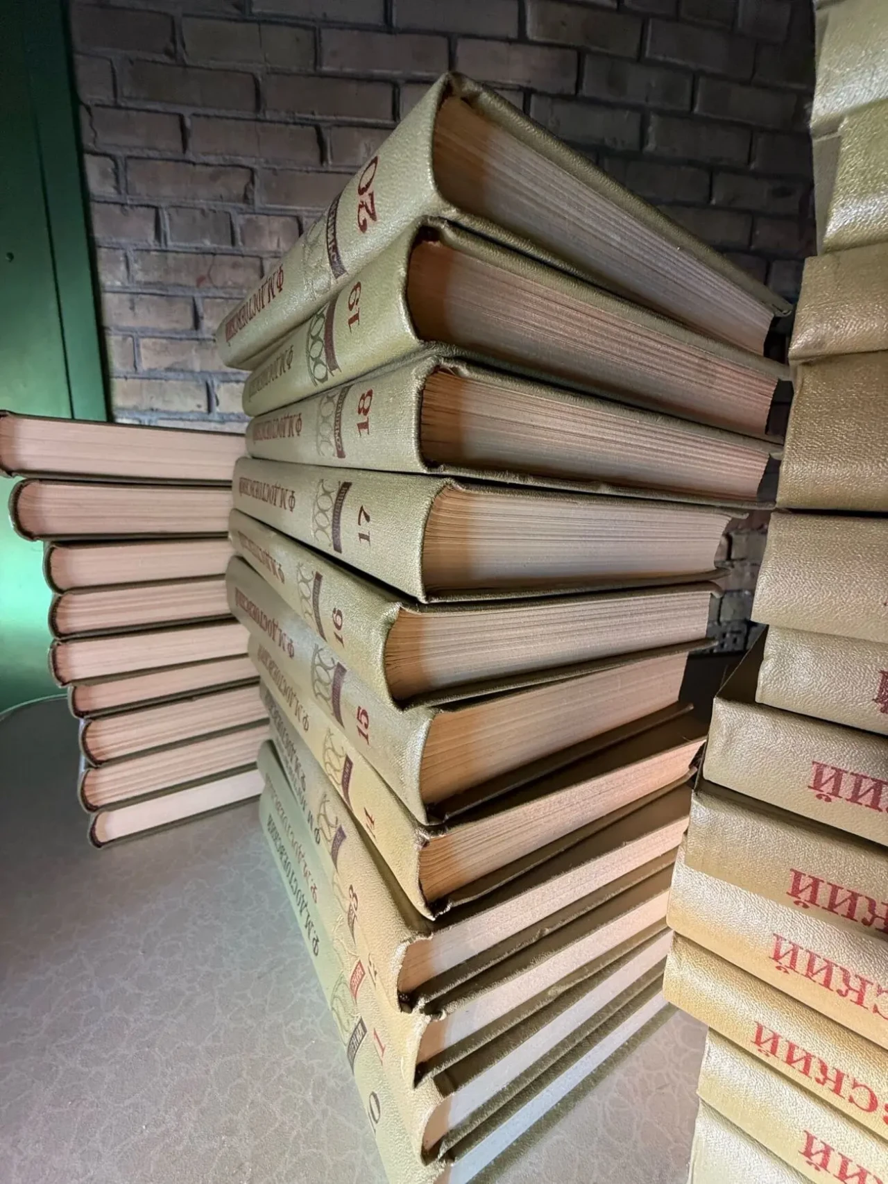 Купуємо книги і предмети старовини