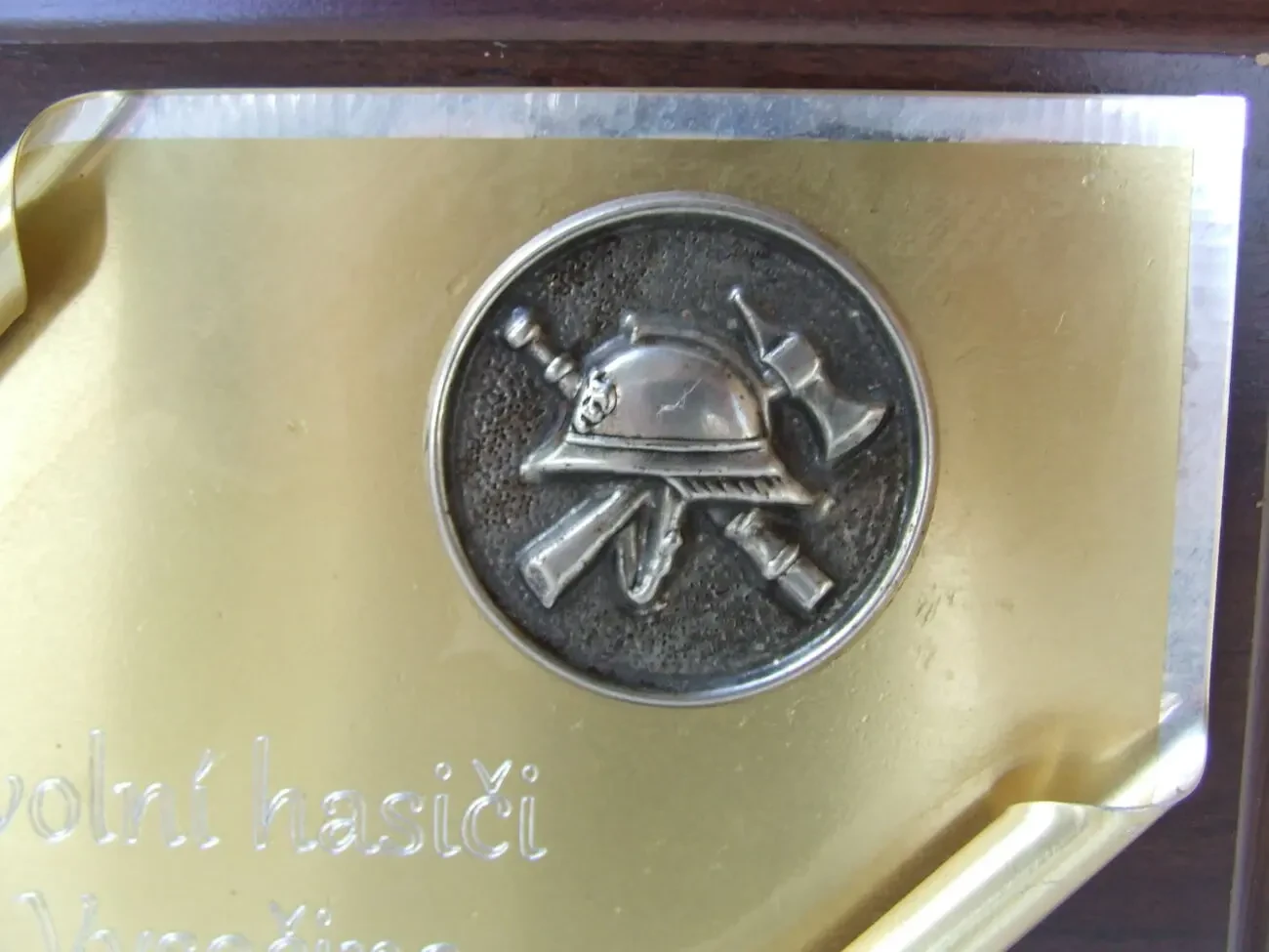 Памятний знак вогнеборцю роз.23х20  см. 2016 рік на мармуровій підста 3