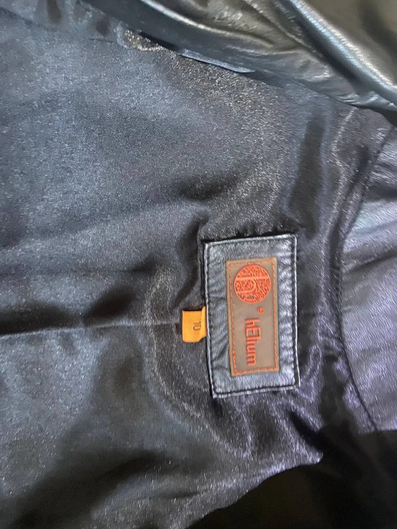 Чорна шкіряна куртка 4