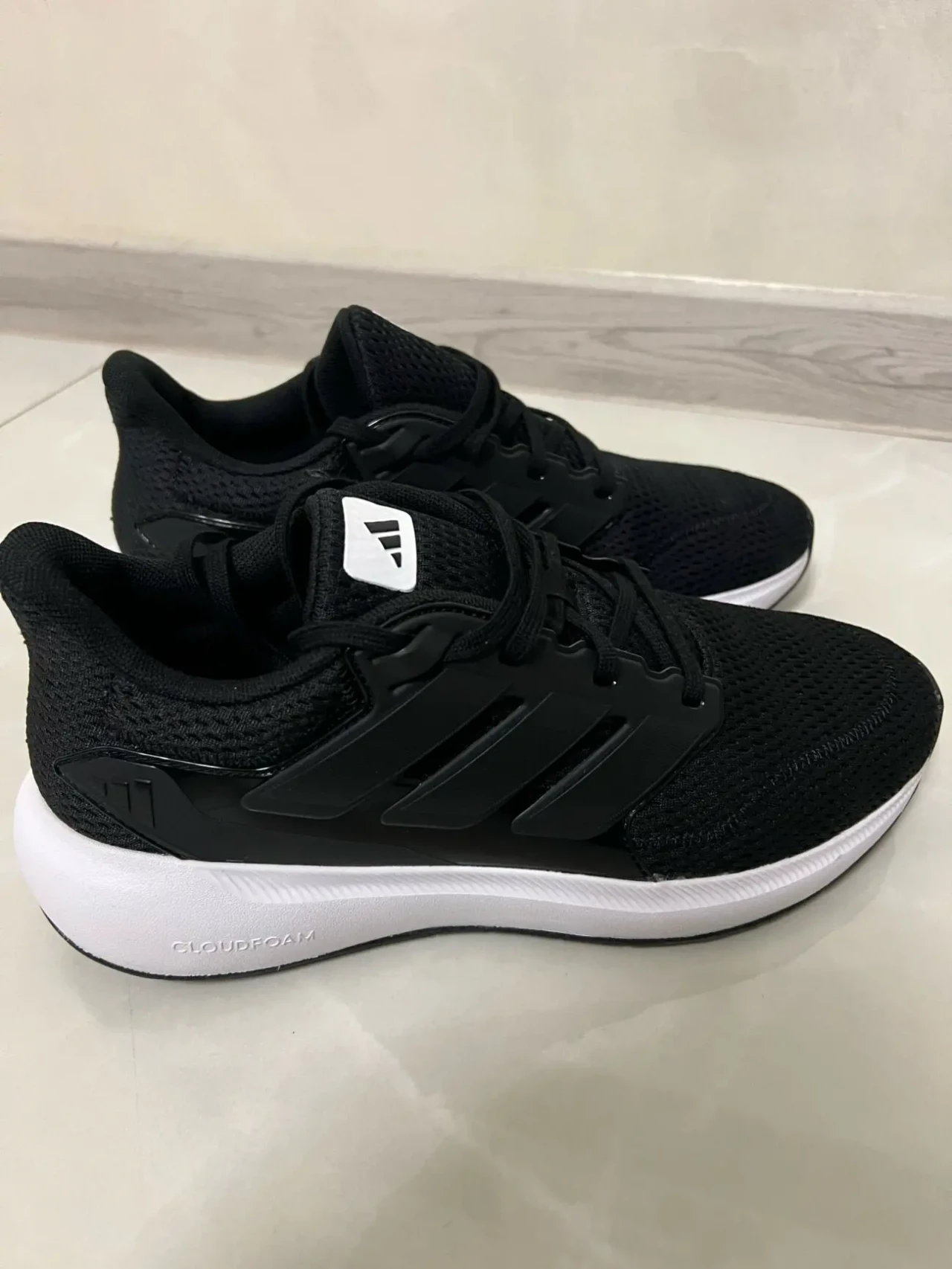 Кросівки adidas ultimateshow 2.0 чоловічі в чорно- білому кольорі. 3