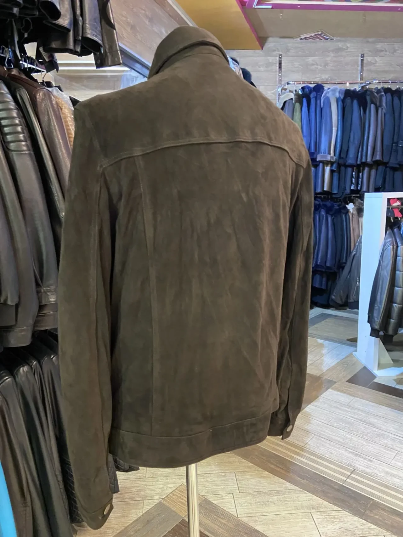 Замшева куртка шоколадна коричнева рубашка,гудзики 4