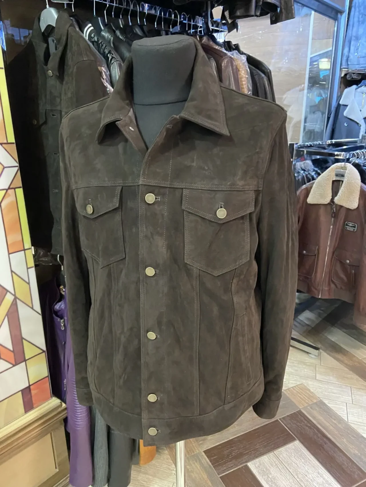 Замшева куртка шоколадна коричнева рубашка,гудзики 2