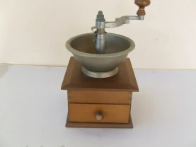 Кофемолка ручна для кофе або спеції