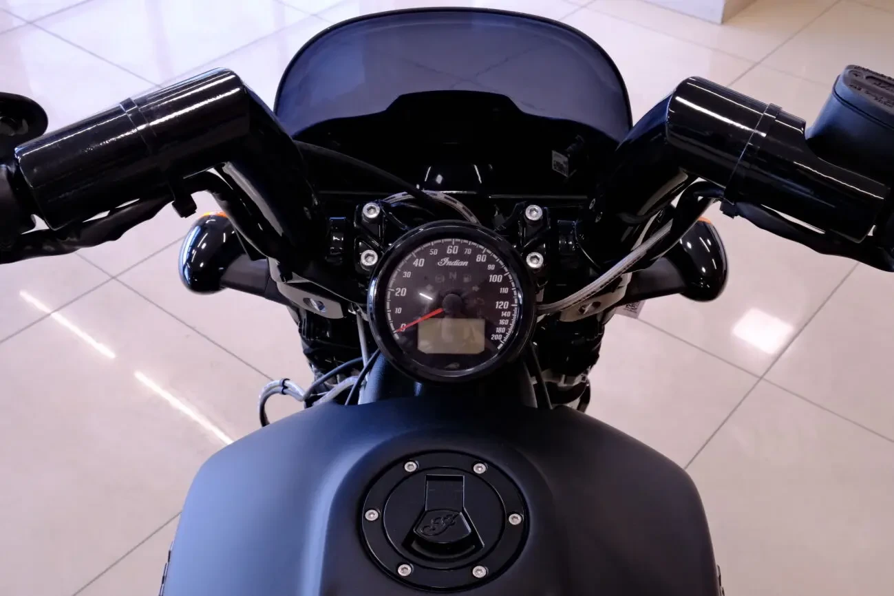 Indian Scout Rouge 6