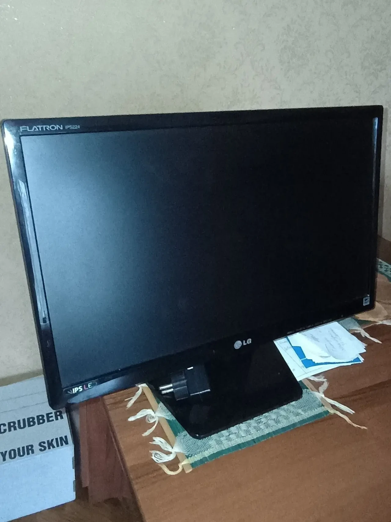 Монитор LG Flatron IPS224. 7