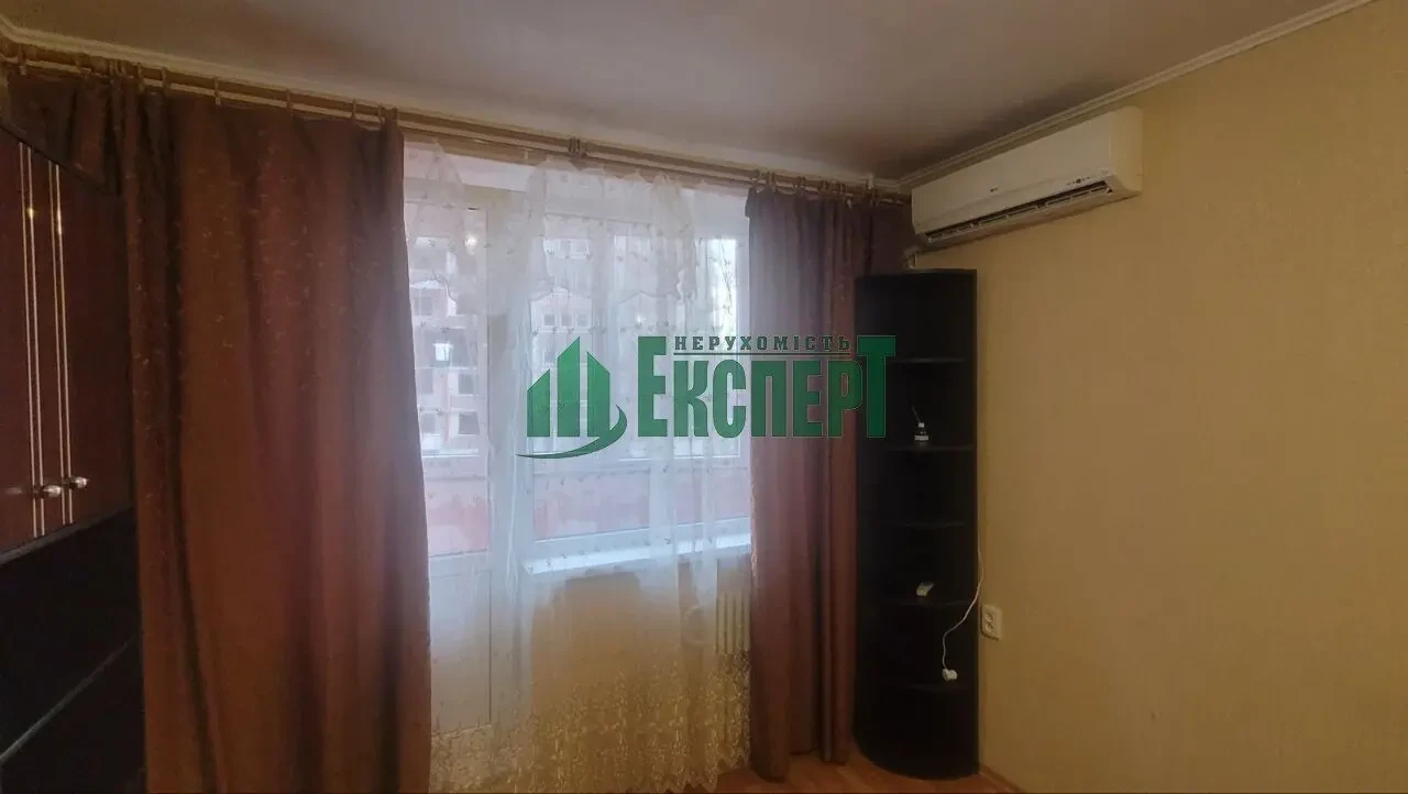 Продам 1-кімнатну квартиру з ремонтом дешево 2