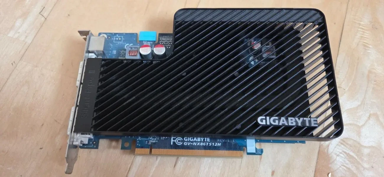 Видеокарта Gigabyte Geforce 8600 GT PCI Express, 512 mb, silent pipe 2 5