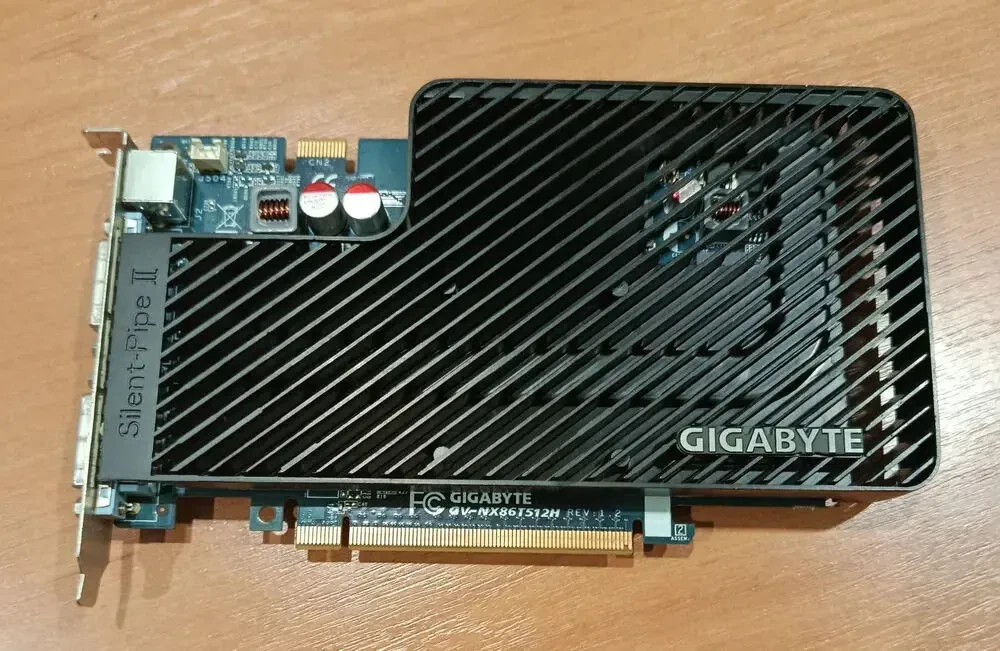 Видеокарта Gigabyte Geforce 8600 GT PCI Express, 512 mb, silent pipe 2 4