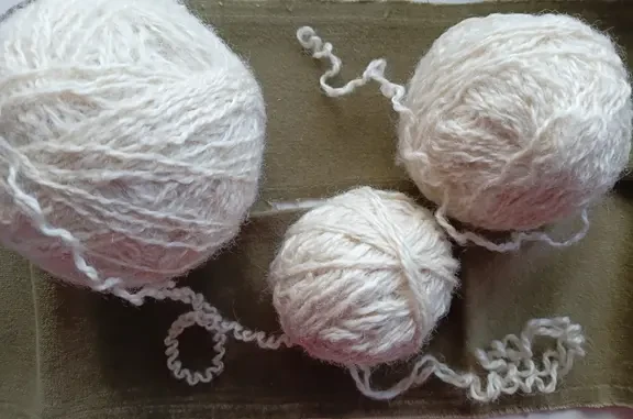 Для теплых детских вещей нитки пряжа белая натуральная шерсть 220 гр 2