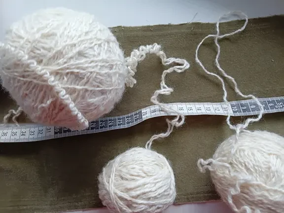 Для теплых детских вещей нитки пряжа белая натуральная шерсть 220 гр 4