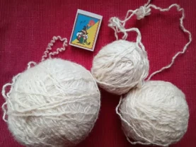 Для теплых детских вещей нитки пряжа белая натуральная шерсть 220 гр