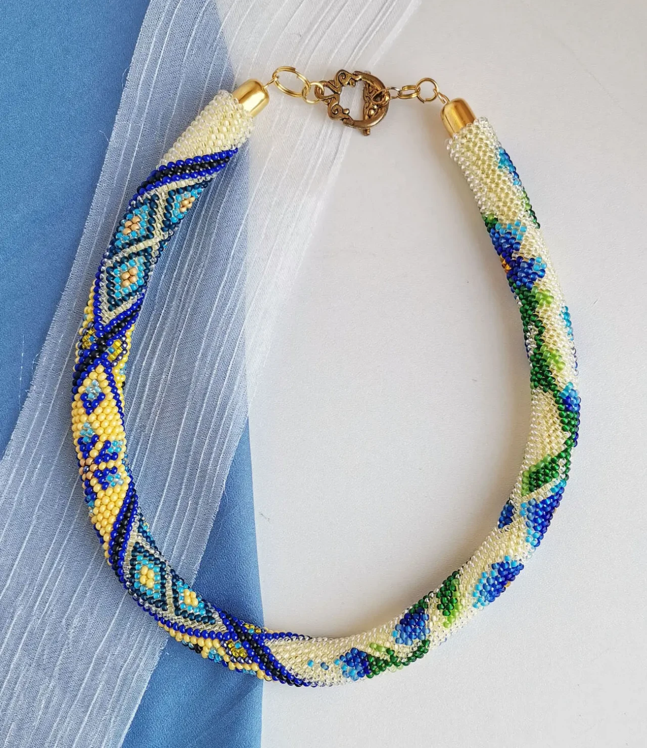 Прикраса із бісеру кольє-джгут Пелюстки надії 6