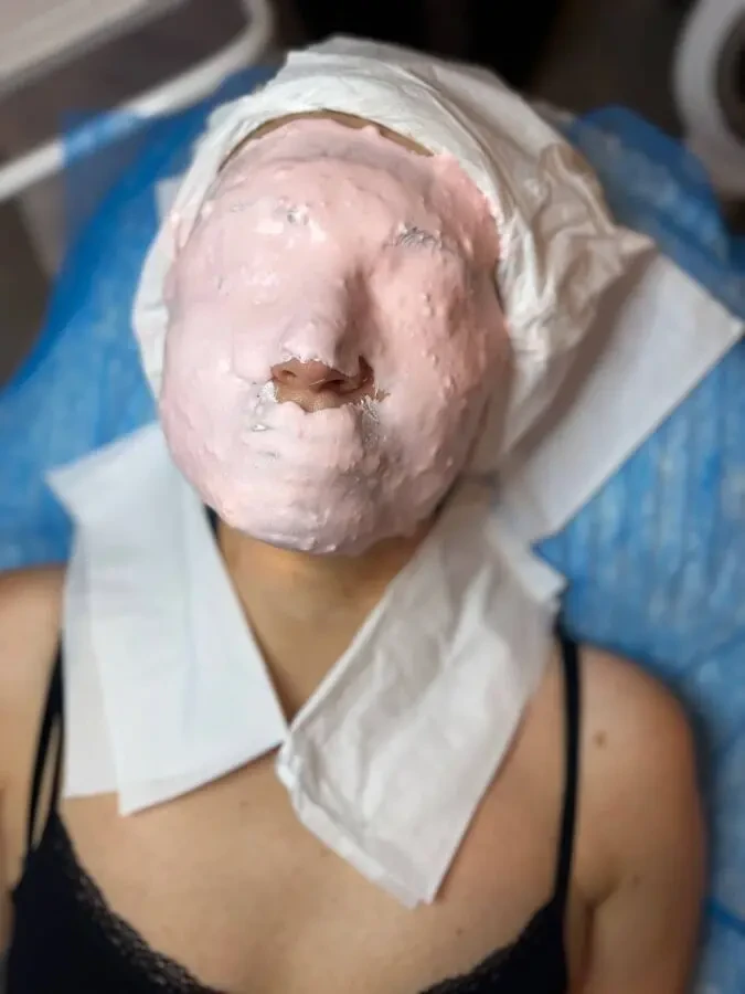 Косметолог метро Лівобережна 7