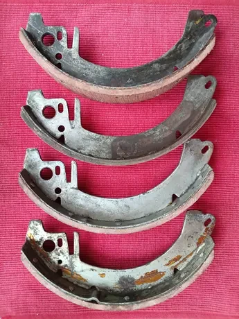 Тормозные колодки Москвич большие 4 штуки 9