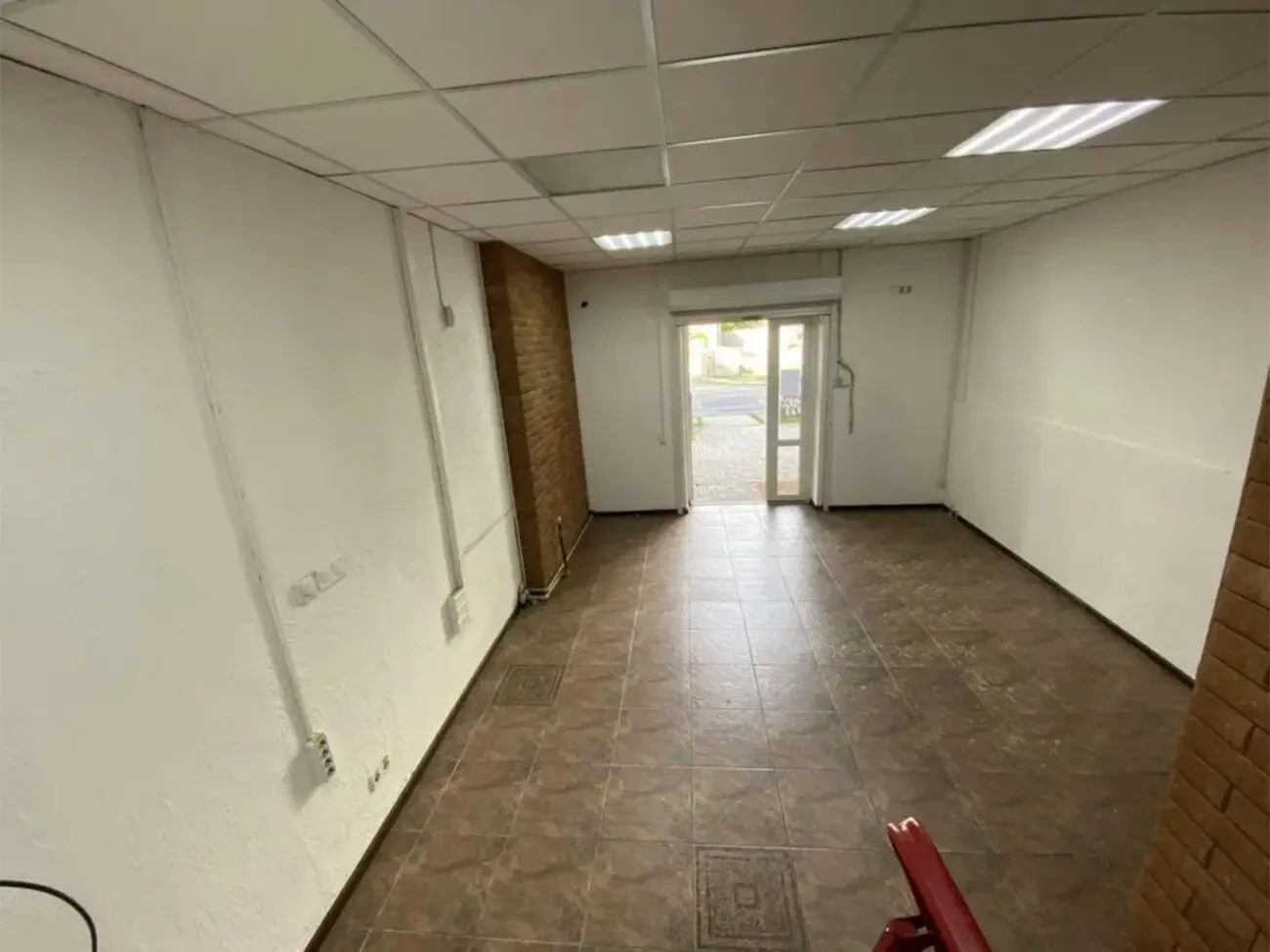 Здам своє приміщення в торговому комплексі на Роганському Ж/М. 4