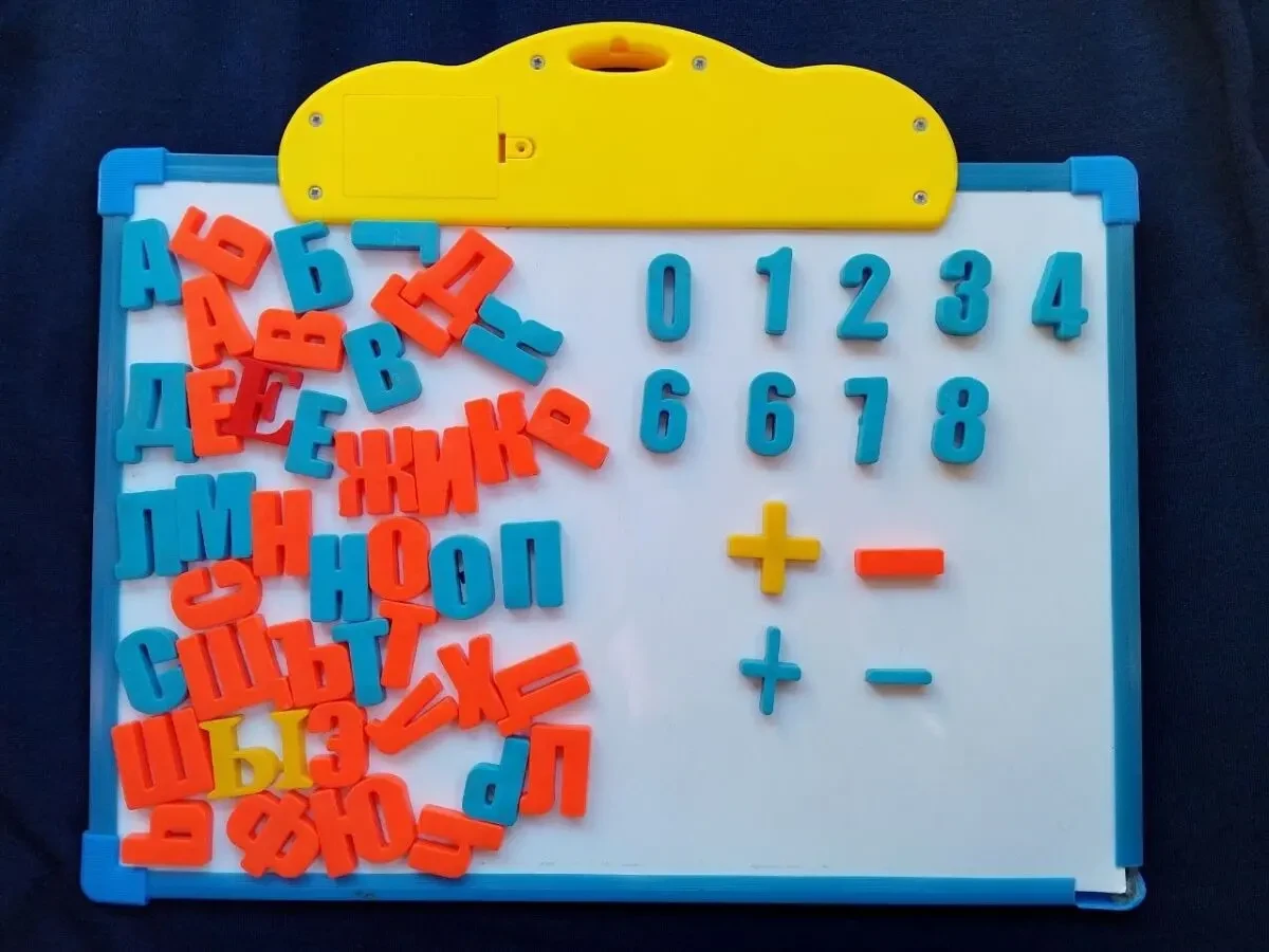 Освiтня магнітна дошка для навчання, на алфавіті. 4