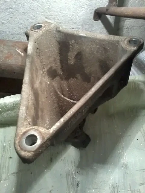 Кронштейн двигуна Audi 100 C4 7