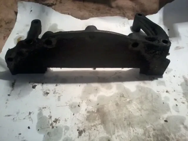 Кронштейн опори двигуна Audi 100 C4 4