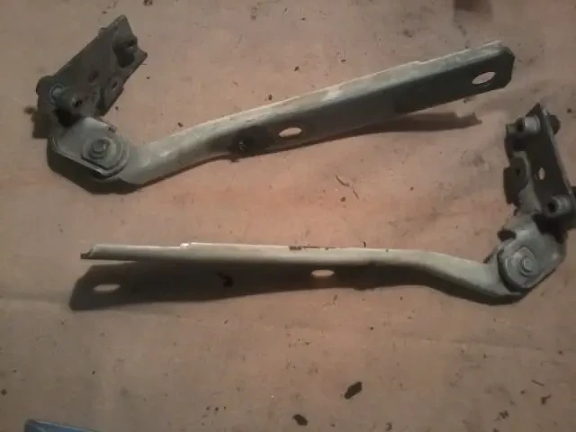 Петлі капота ліва, права (пара)   Audi 100 C4 4