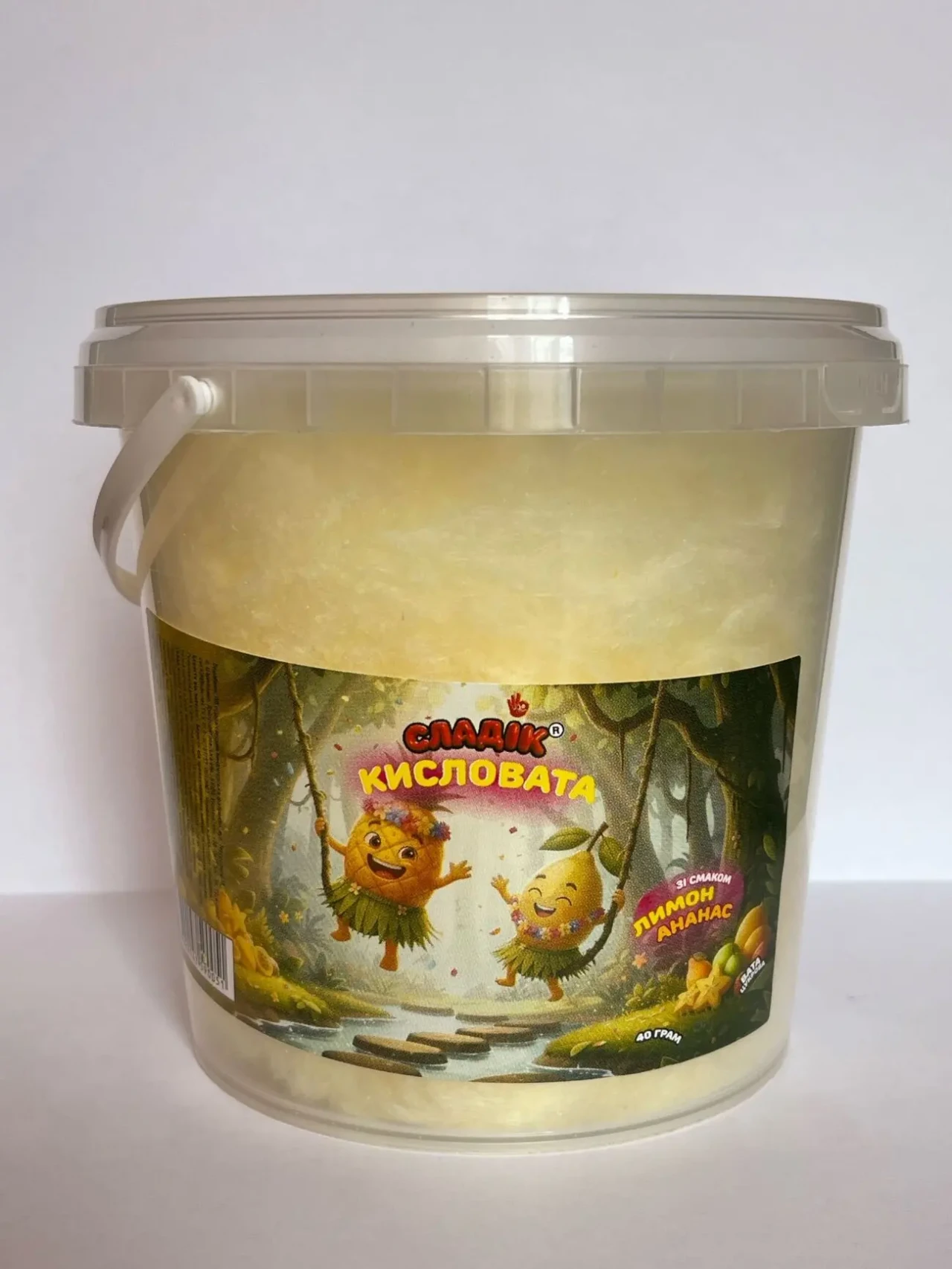 Солодка вата у відерцях