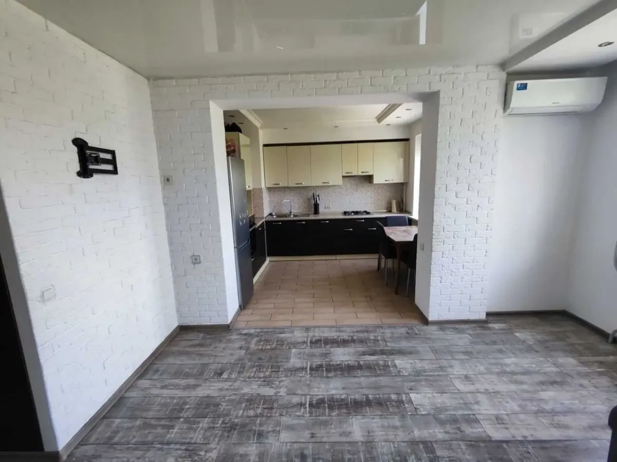 продам 3 комнатную квартиру Победа 5