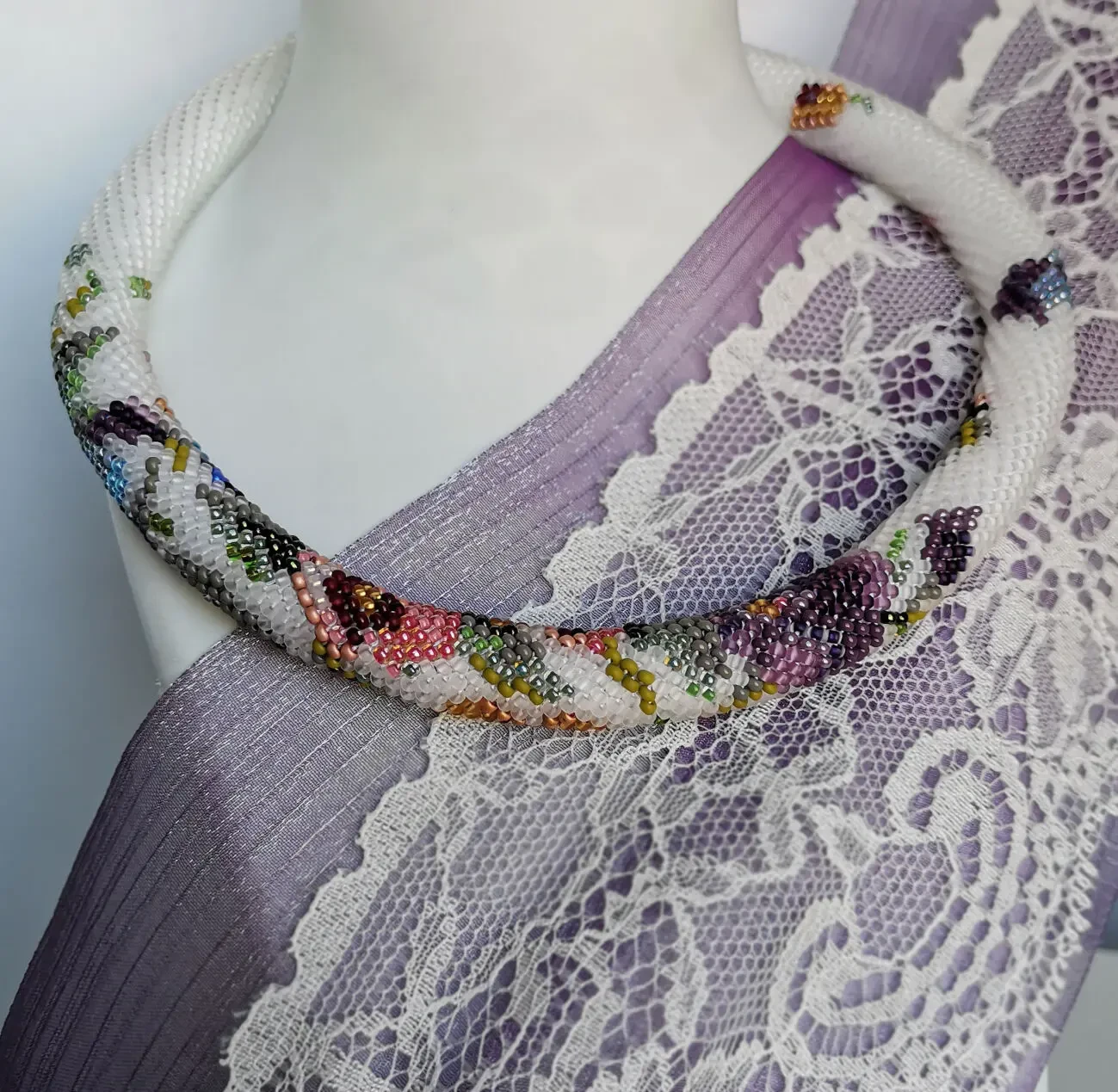 Прикраса із бісеру кольє-джгут Польовий букет 7