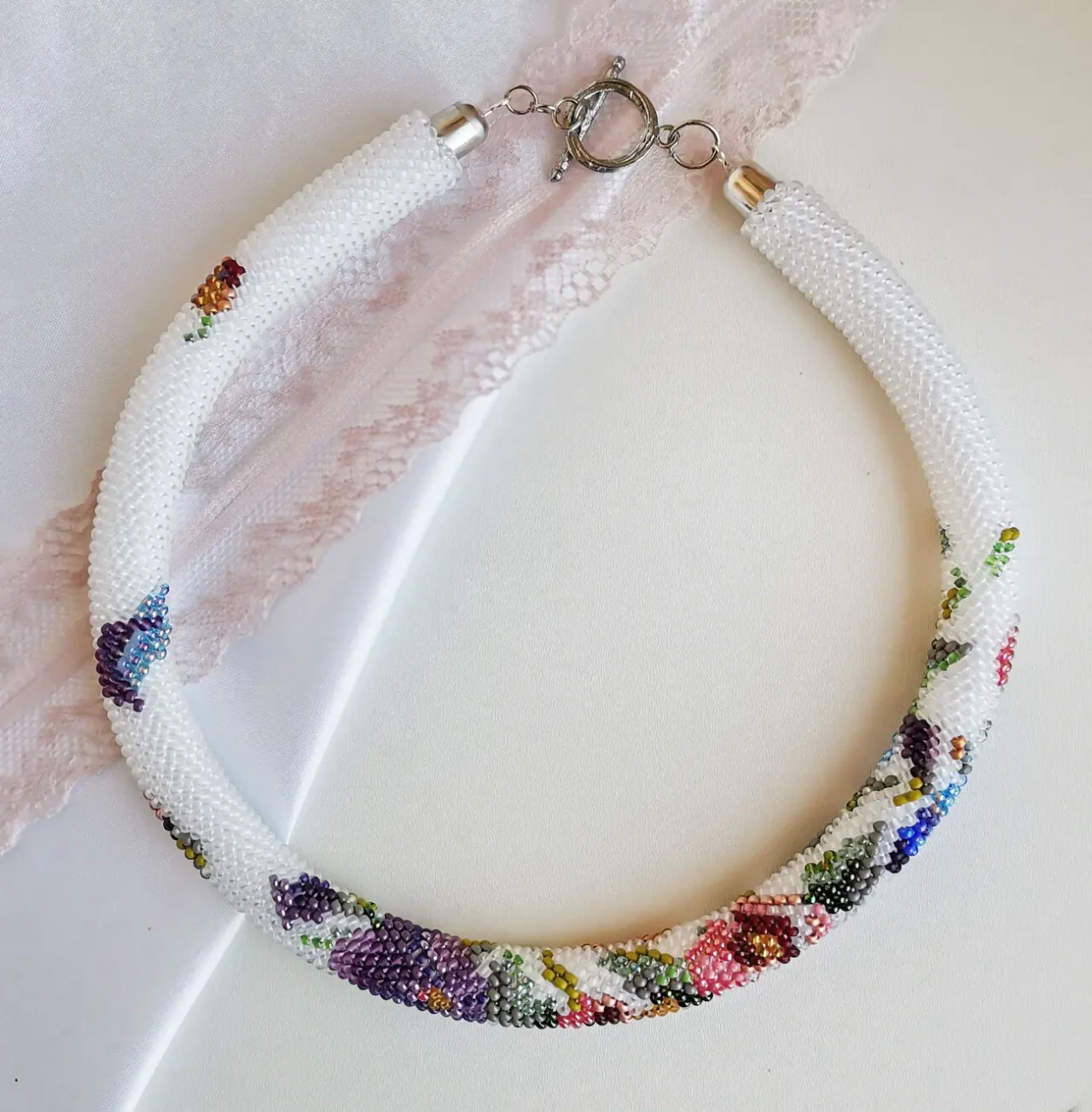 Прикраса із бісеру кольє-джгут Польовий букет