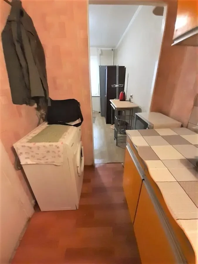 Пр.Б.Хмельницького, кінцева 136й маршрутки, продам 1к.кв Торг. 8