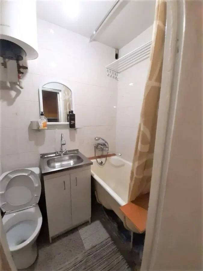 Пр.Б.Хмельницького, кінцева 136й маршрутки, продам 1к.кв Торг. 10