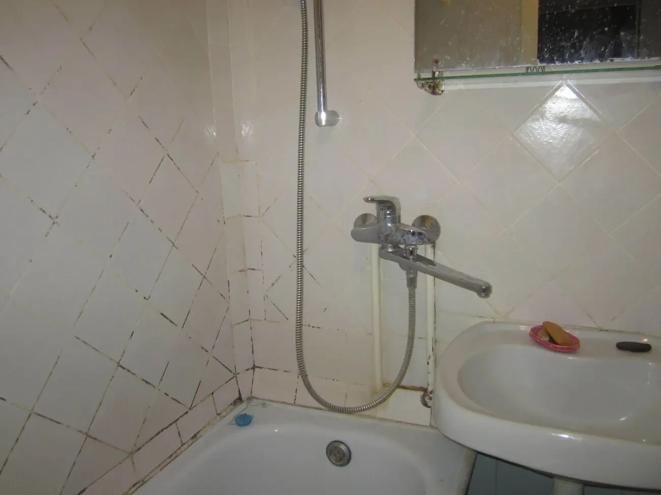 Продається двокімнатна квартира, вул.Колодязна 8