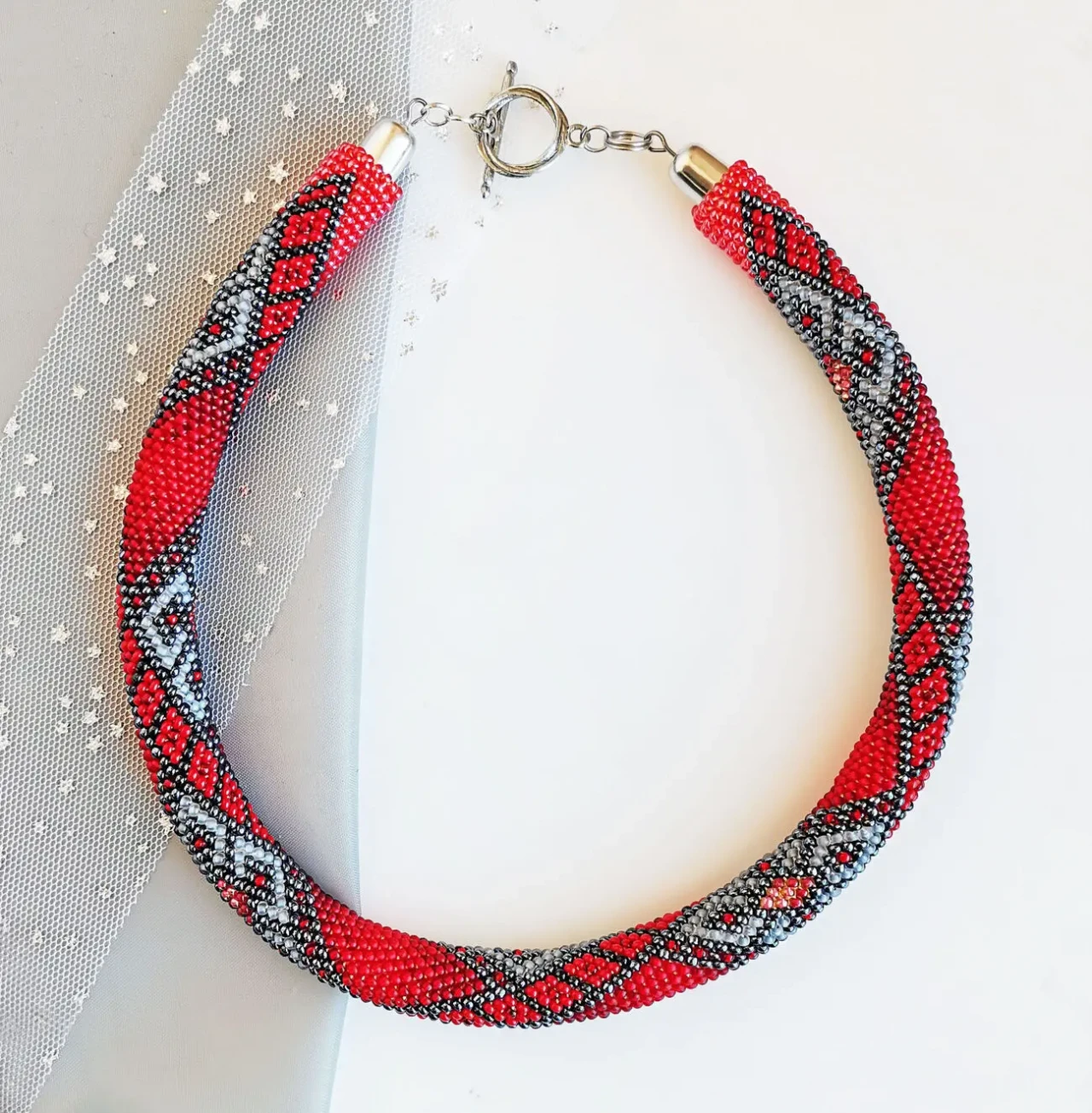 Прикраса із бісеру кольє-джгут Коралова мрія