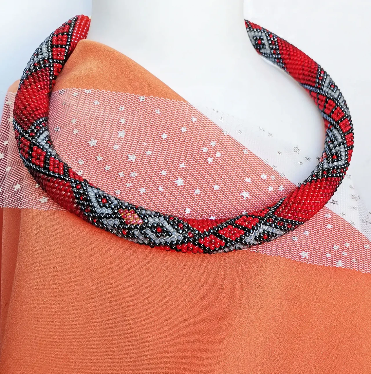 Прикраса із бісеру кольє-джгут Коралова мрія 7