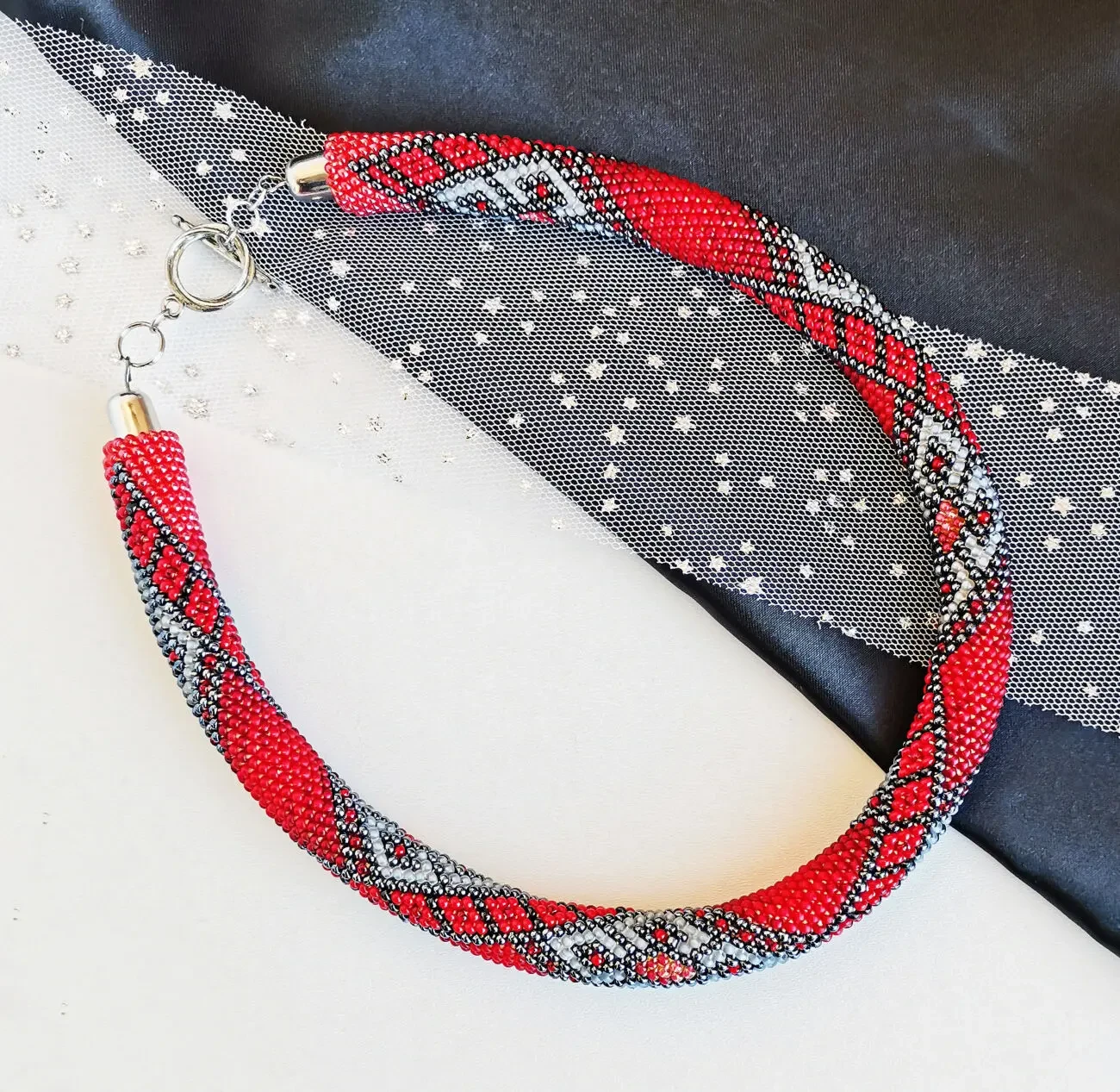 Прикраса із бісеру кольє-джгут Коралова мрія 2