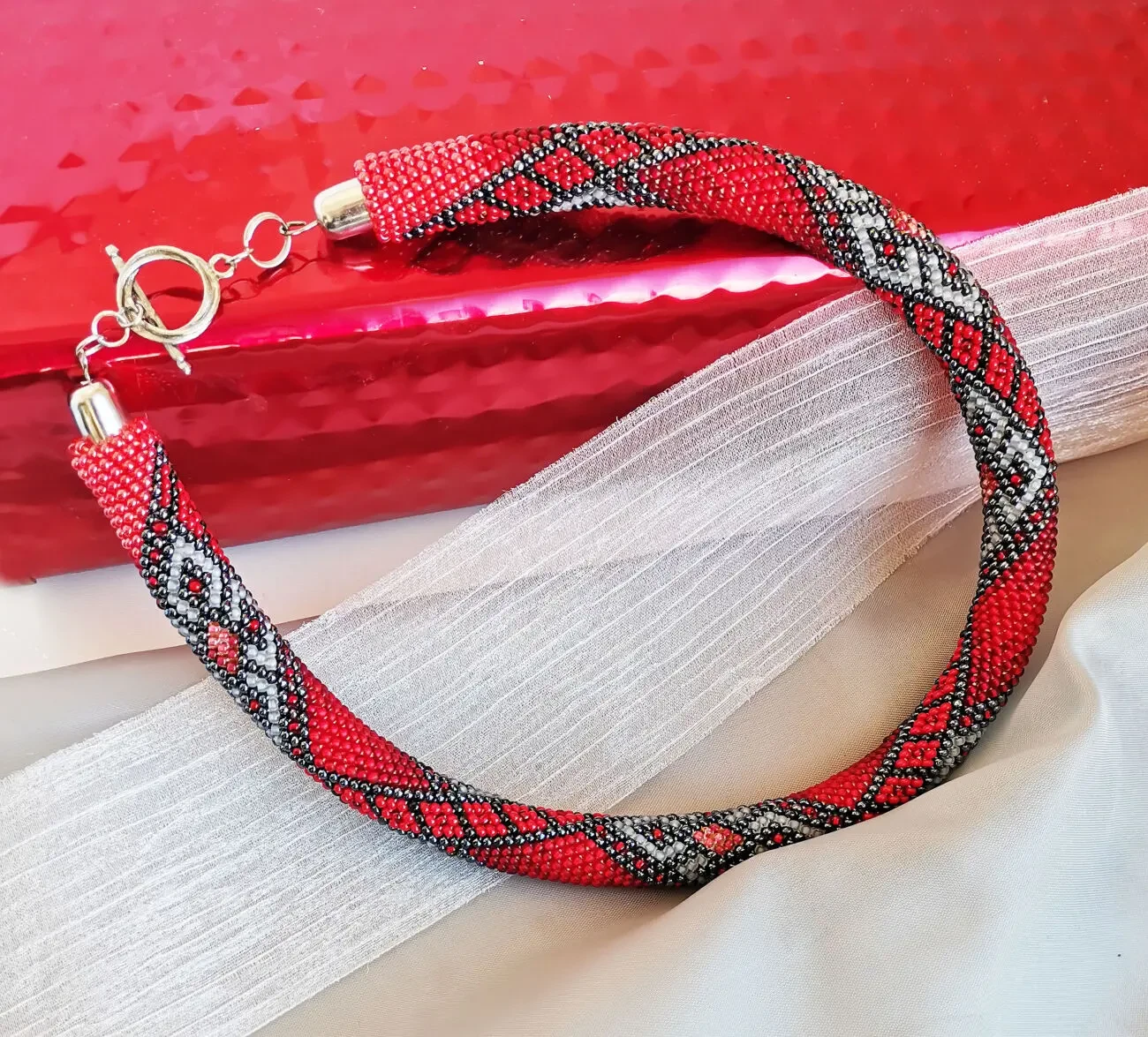 Прикраса із бісеру кольє-джгут Коралова мрія 8