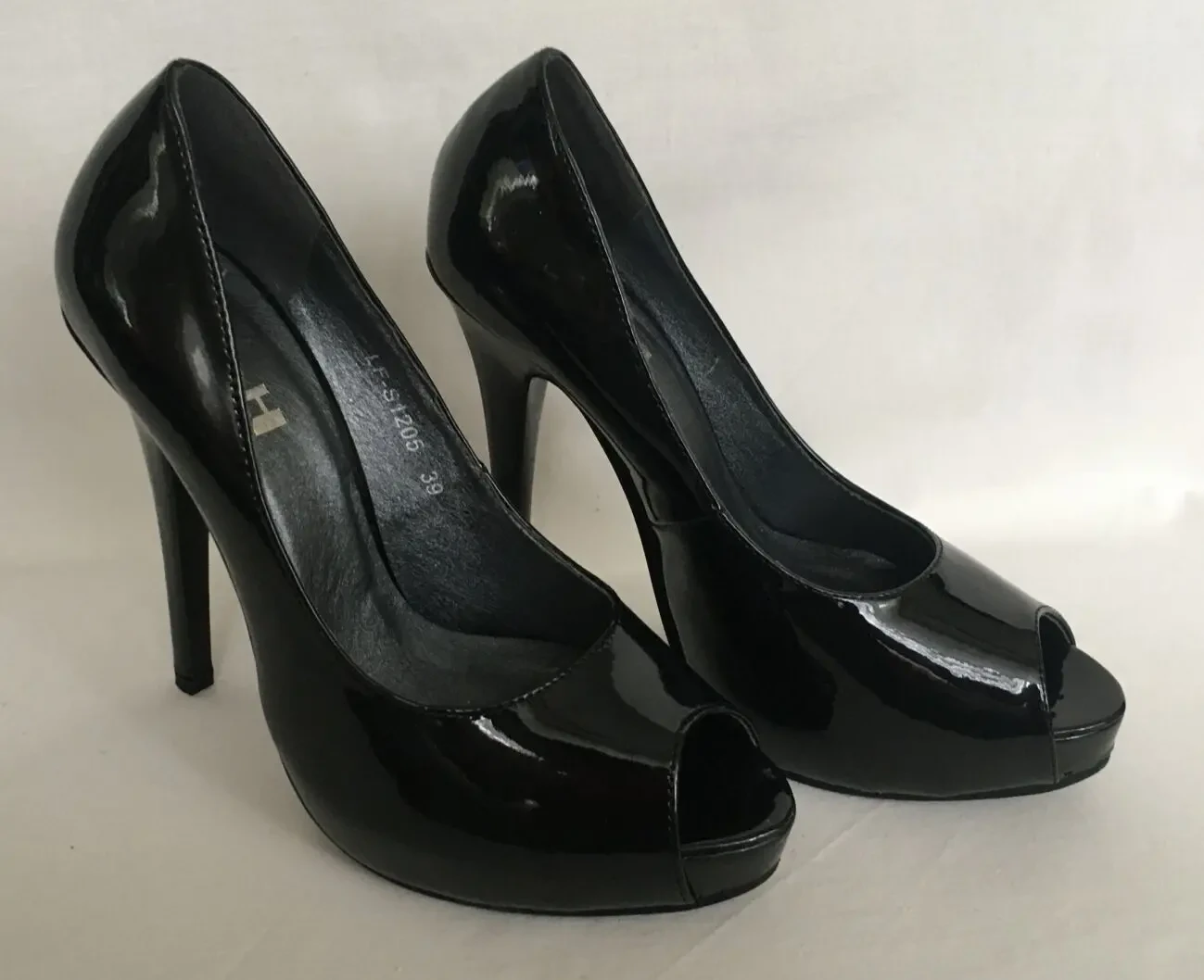 Нові босоніжки на шпильці і платформі розмір 39 2