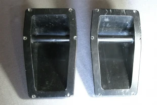 Ручки для акустической музыкальной колонки.