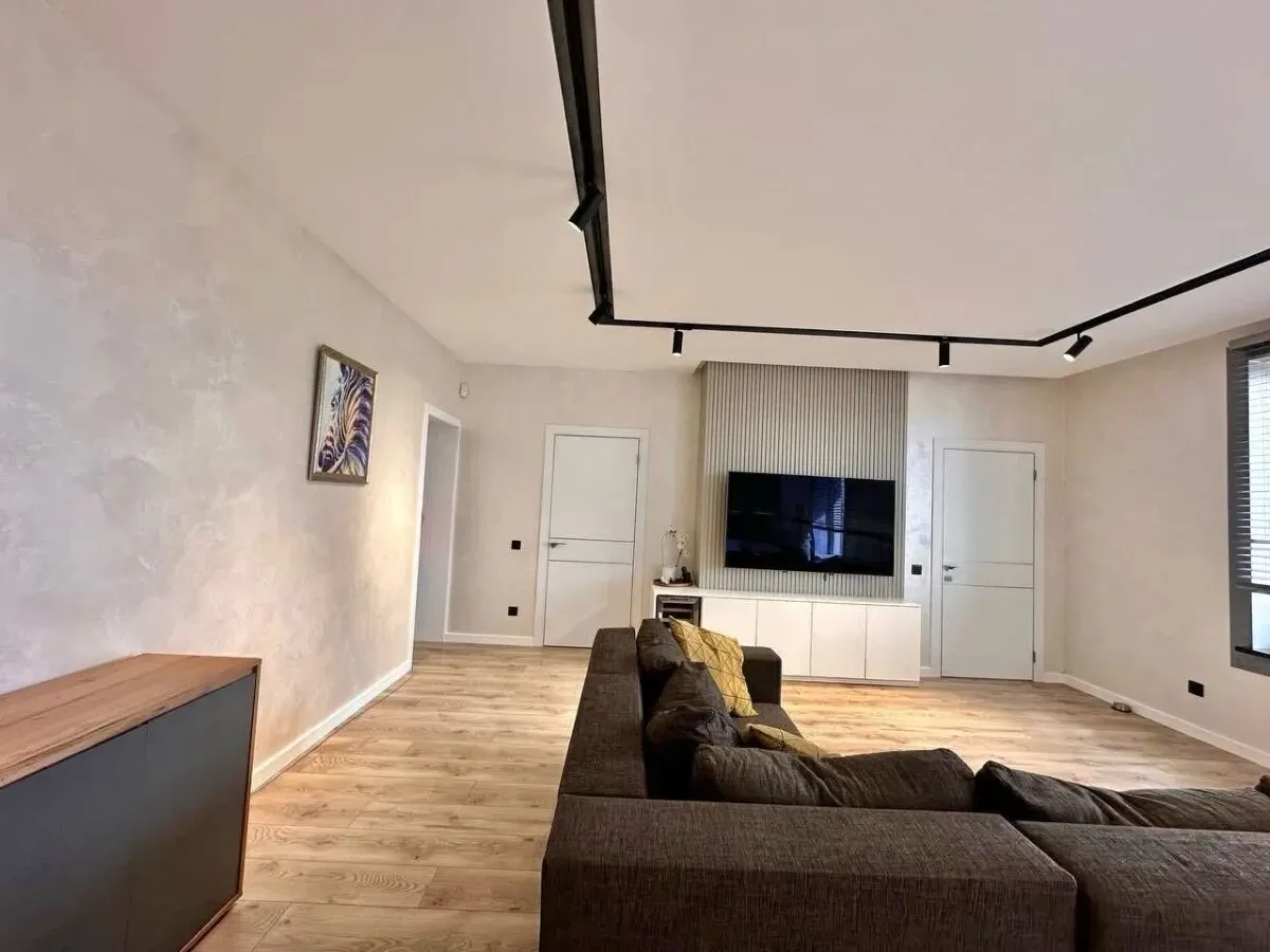 Продаж квартири в КЛУБНОМУ будинку з мансардою 3