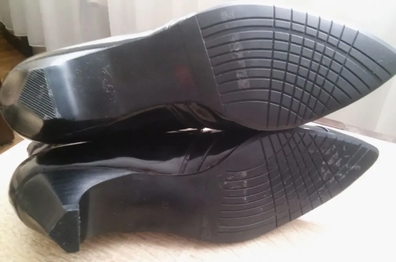 Нові лаковані ботильйони cussi розмір 37 на вузьку ніжку 9