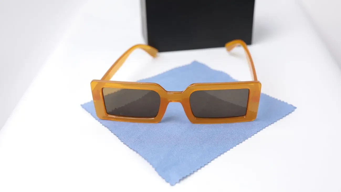 Стильні сонцезахисні окуляри в тонкій оправі 5