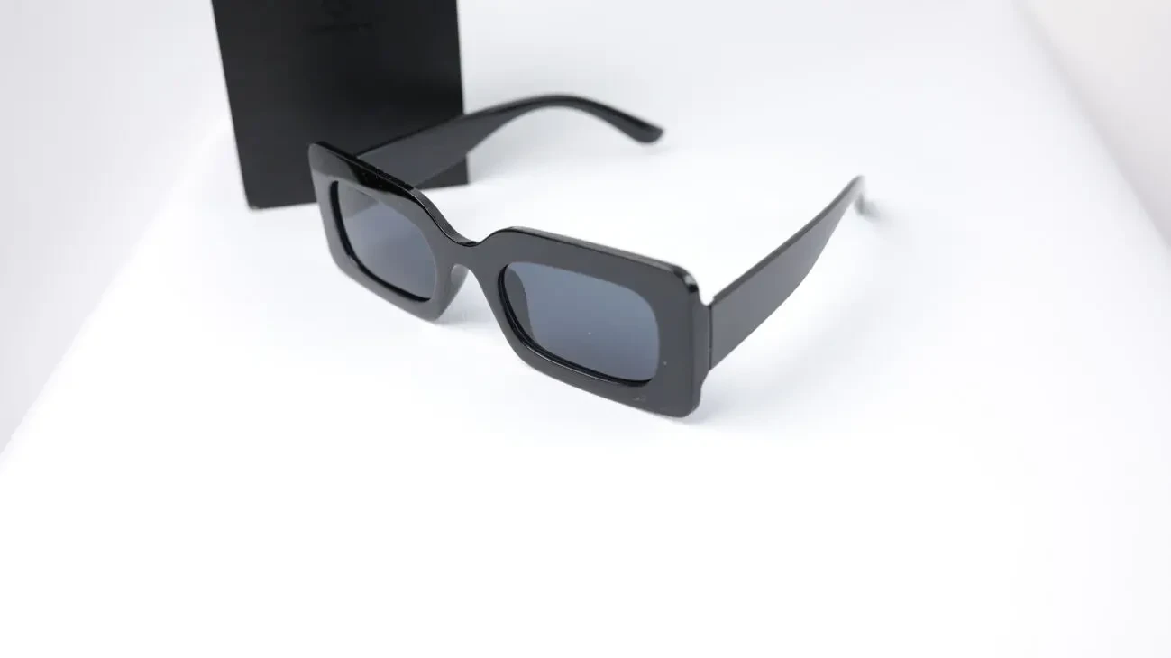 Сонцезахисні окуляри прямокутні чорні / трендові унісекс