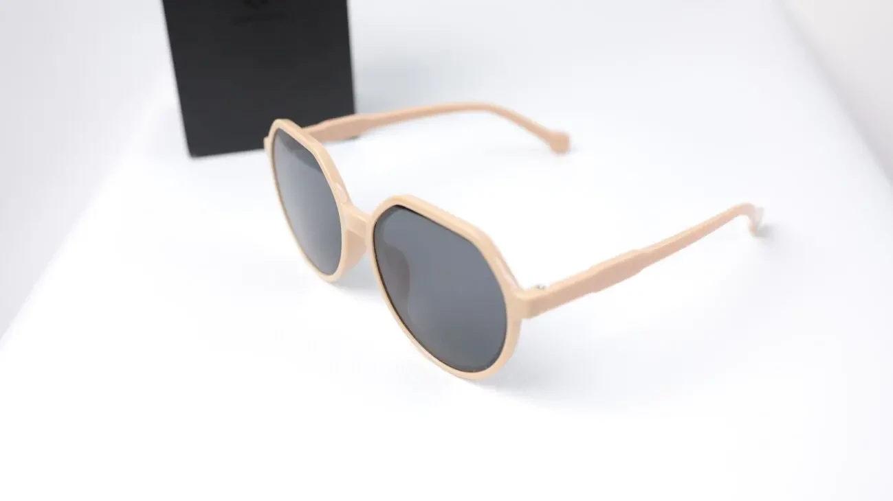 Сонцезахисні окуляри бежеві тренд сезону 2